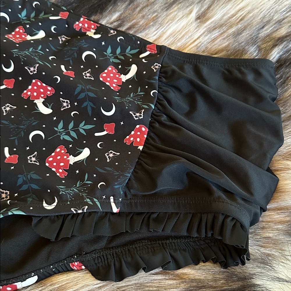 ๐ Hot Topic ๐ *NWOT* Women's Mushroom Print Cottage Core Scrunch Bikini Bottom - Picture 2 of 12